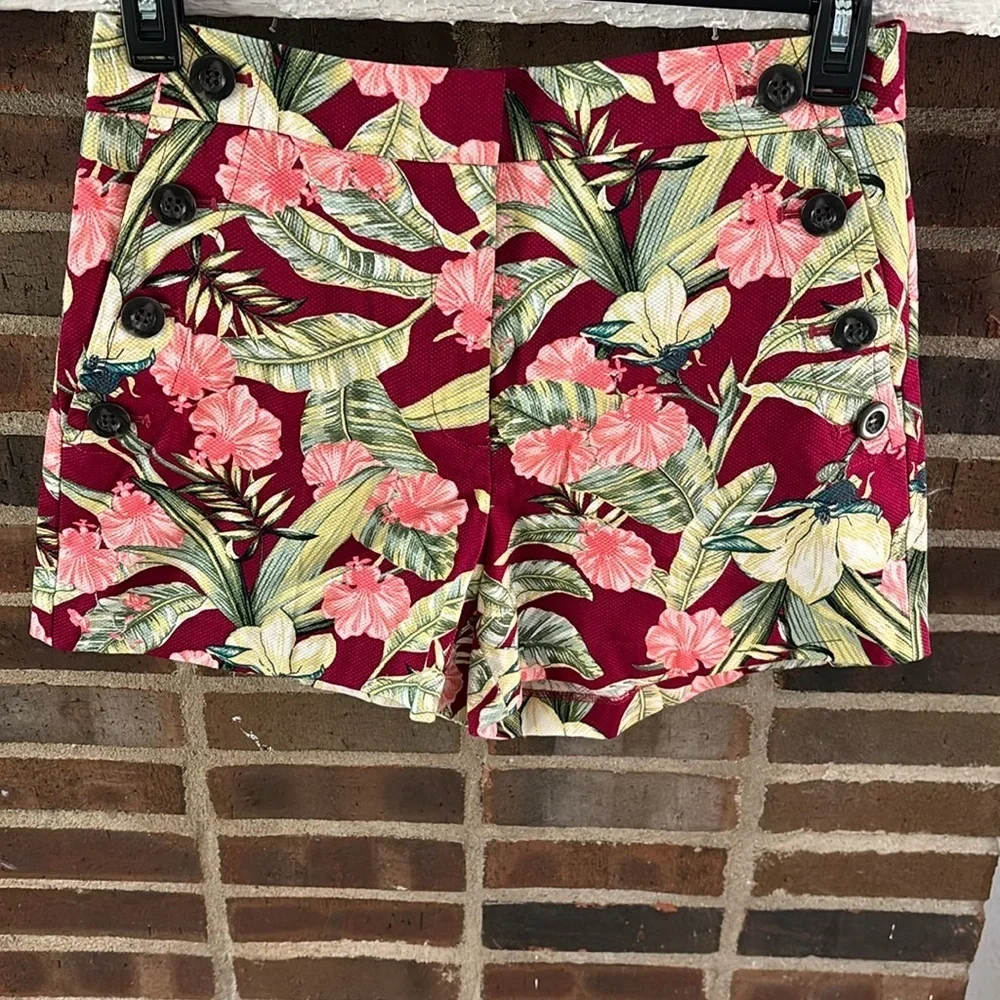 Women’s Ann Taylor, The Sailor Short, Red Tropical, Size 8‎